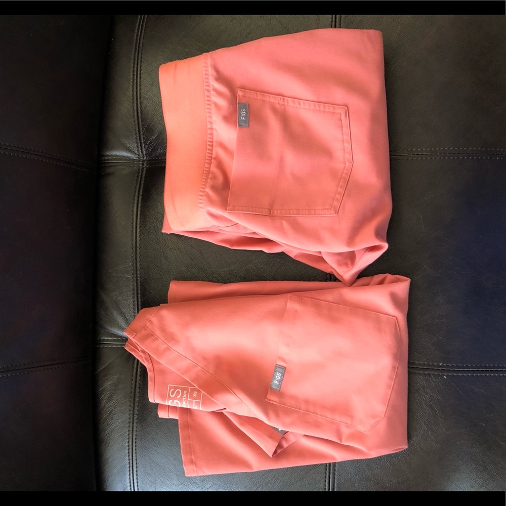 Limited edition! Figs coral -xs top & sm pants